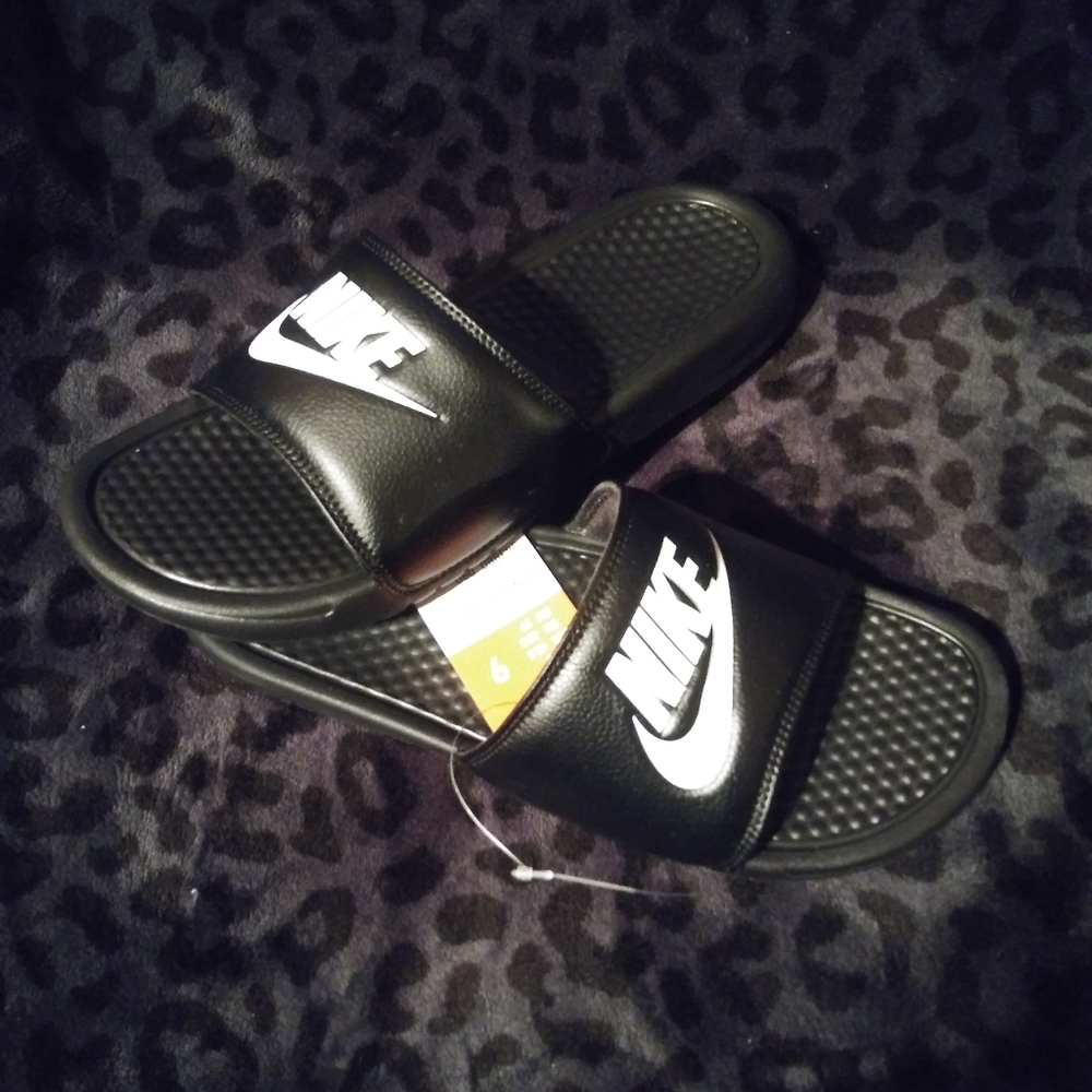 Nike Benassi JDI slides